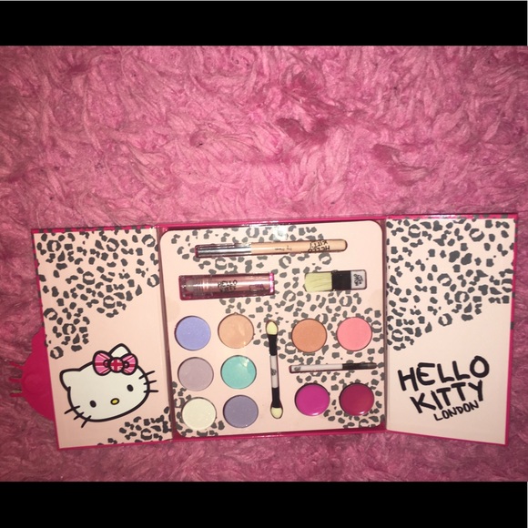 From London: Hello Kitty Party Face Palette - Picture 3 of 8